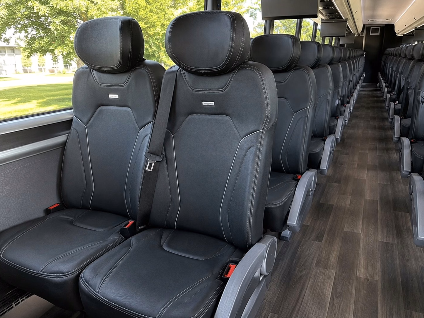 shuttle your wedding guests between oakland hotels and your ceremony venue